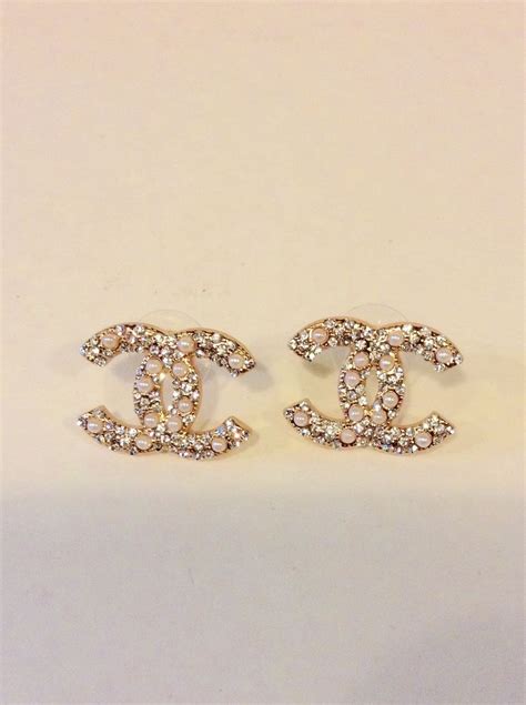 aretes de chanel de oro|pendientes Chanel.